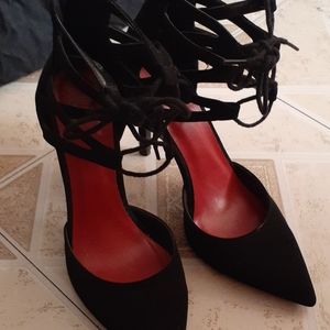 Black heels size 6 and 1/2 in women